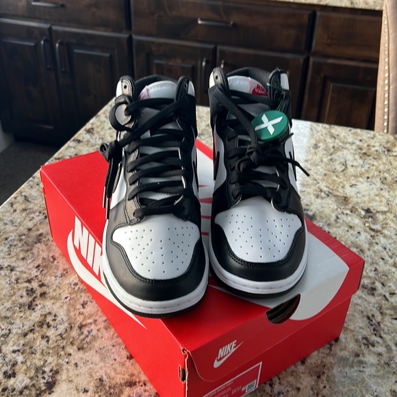 NWT * Nike Black & White Panda Dunk High Mens 7.5, Women’s 9 main image 2